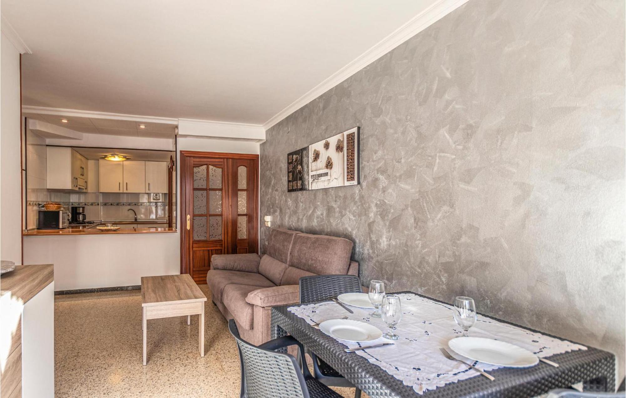 1 Bedroom Nice Apartment In Pineda De Mar Bagian luar foto
