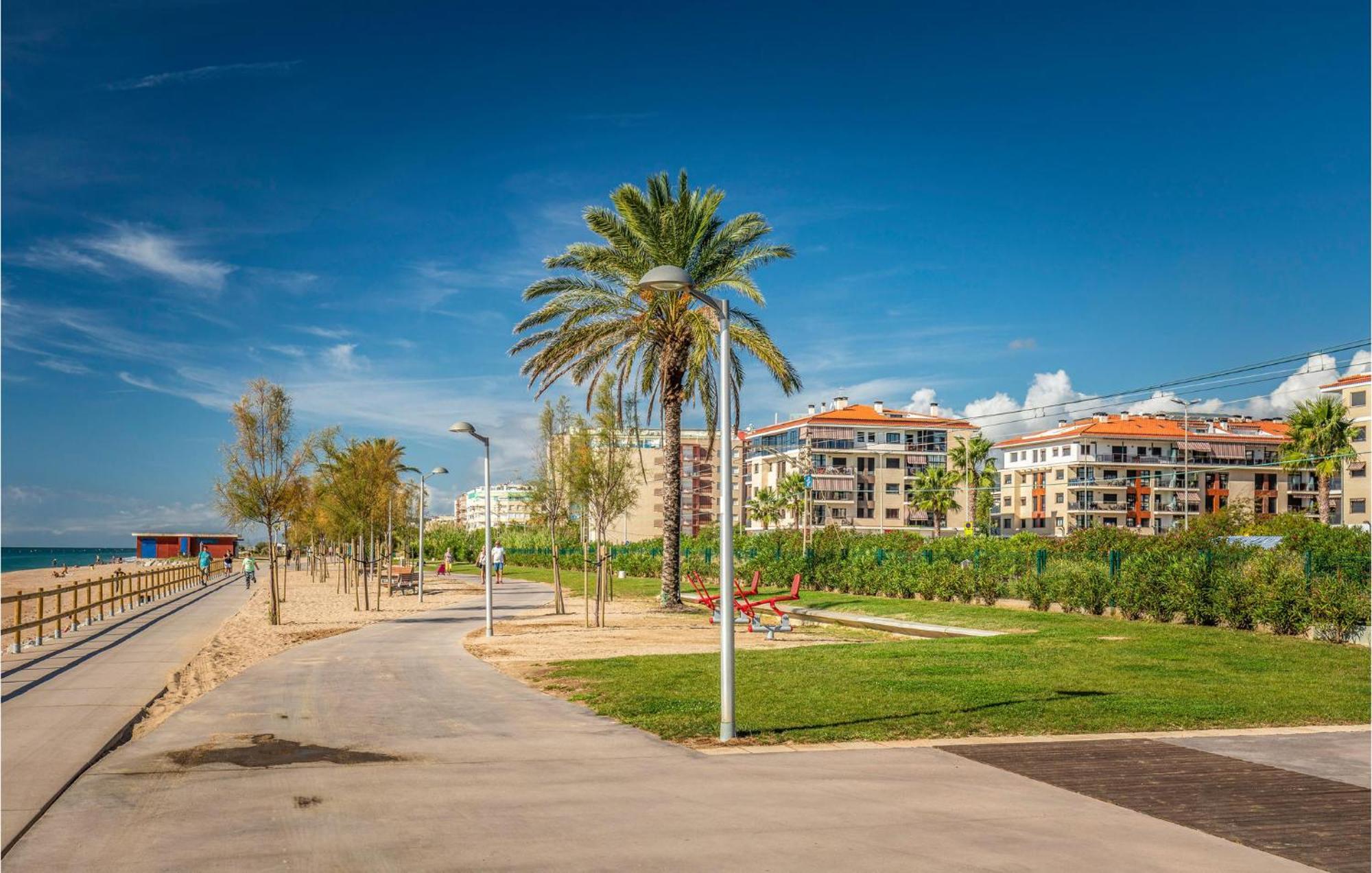1 Bedroom Nice Apartment In Pineda De Mar Bagian luar foto
